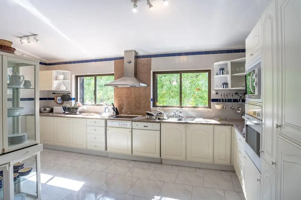 Joana Stunning Villa IS A 10 MIN Walk TO THE BEA