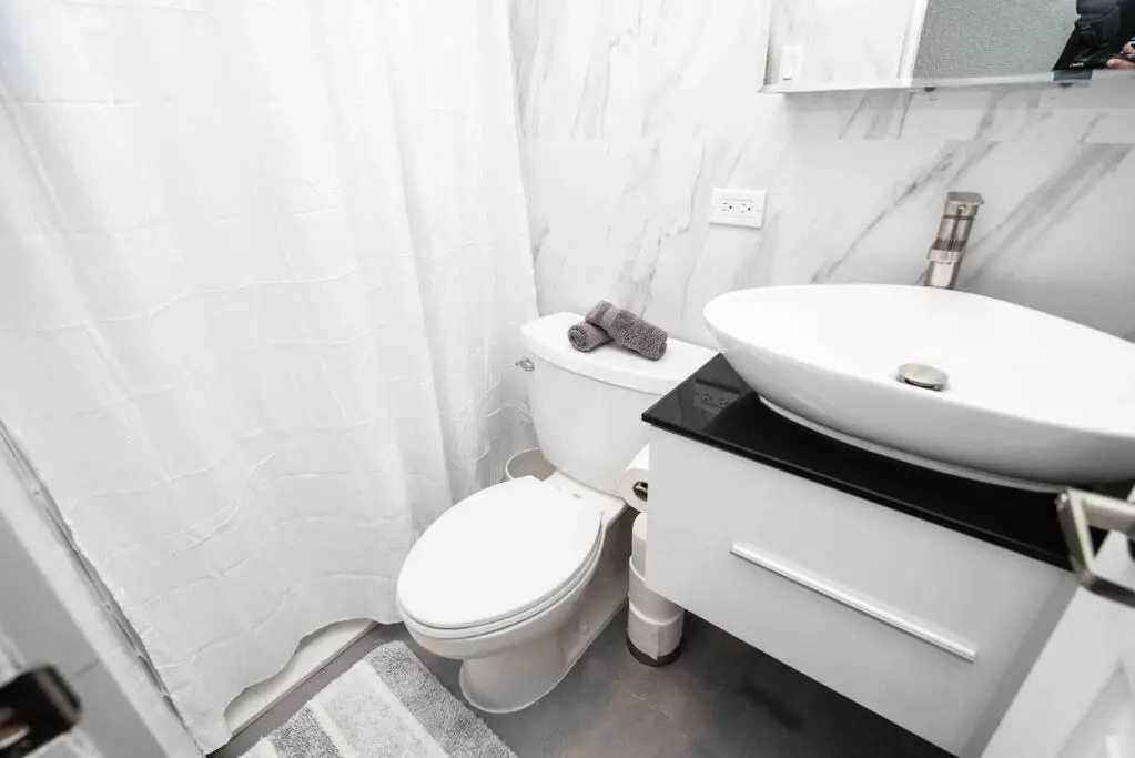 Blissful 3BR Art District Apt with PK & Fast WiFi