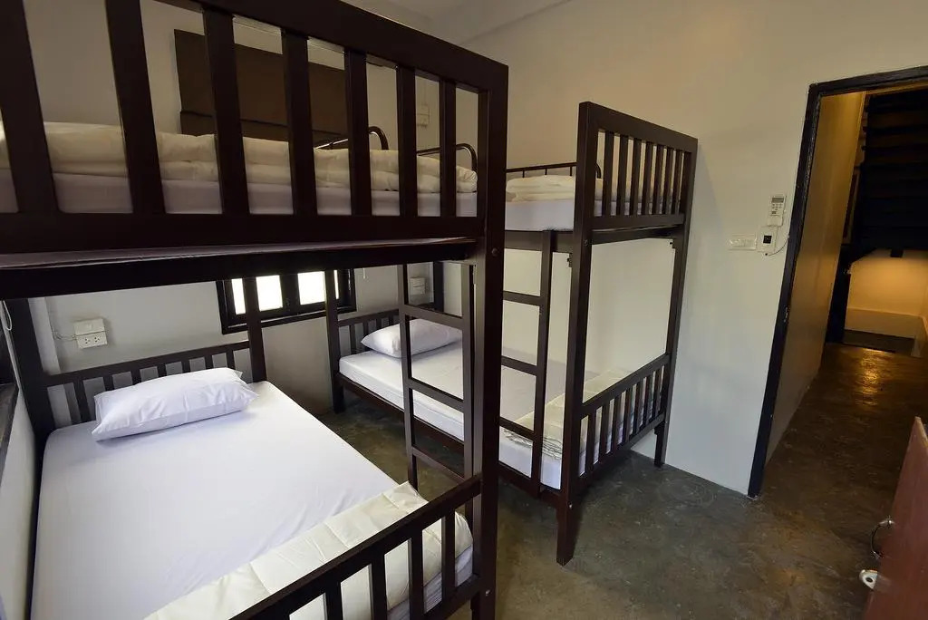 Some Rest Hostel Khao San