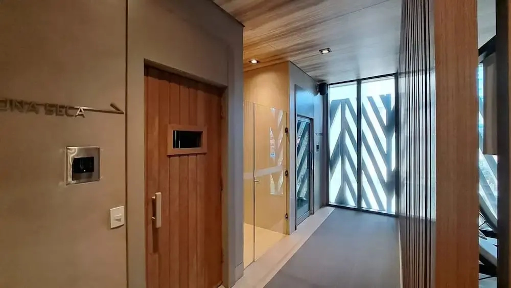 Pinheiros Silver I Modern Studio in Faria Lima