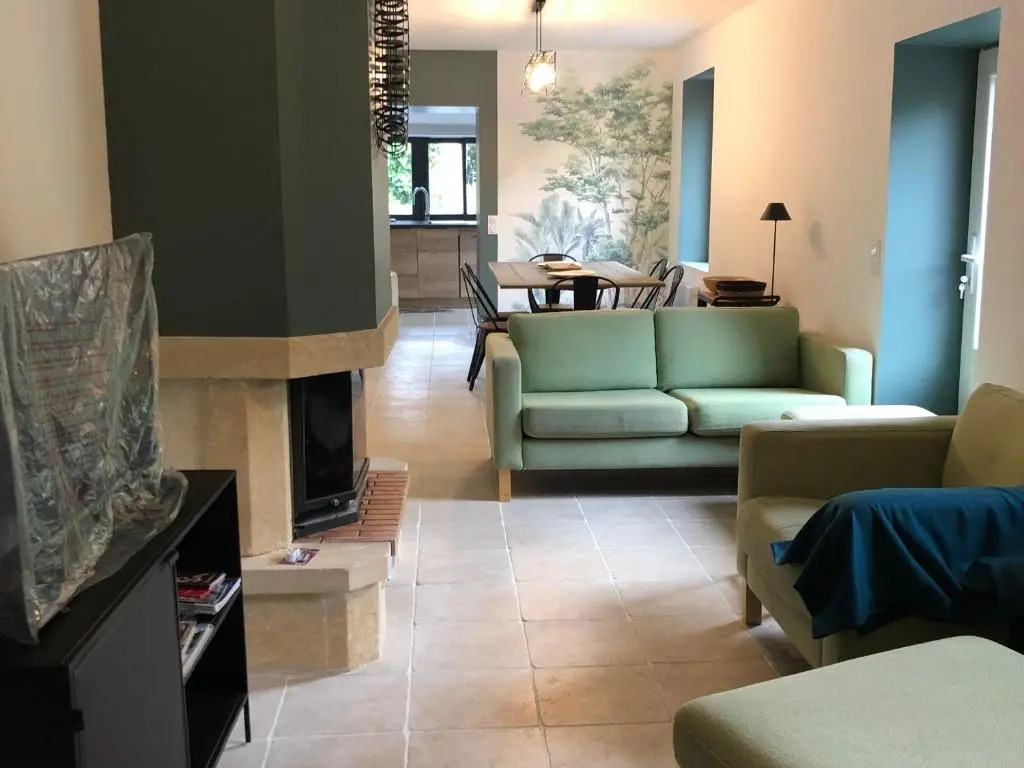 Charmant Gîte Familial Rénové avec 3 Chambres, Cheminée et Jardin, Proche Le Mans - FR-1-410-332