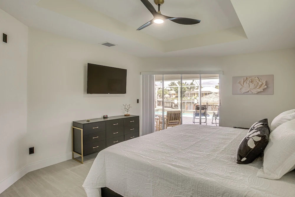 Direct Gulf Access Oasis w/ Hot Tub w/ Pool Table