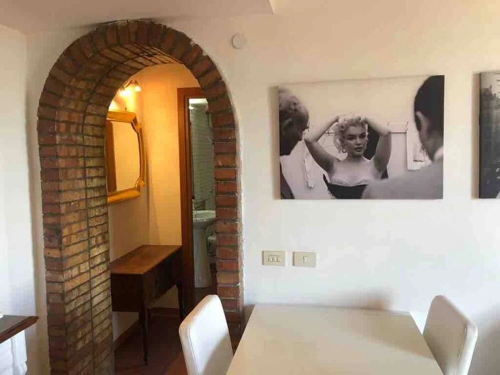 Hton 6 Flat rents Rome