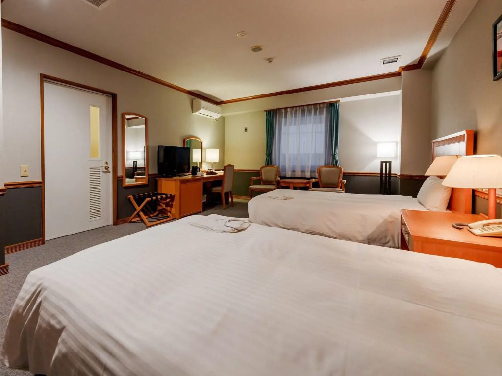 Hotel Azat Naha