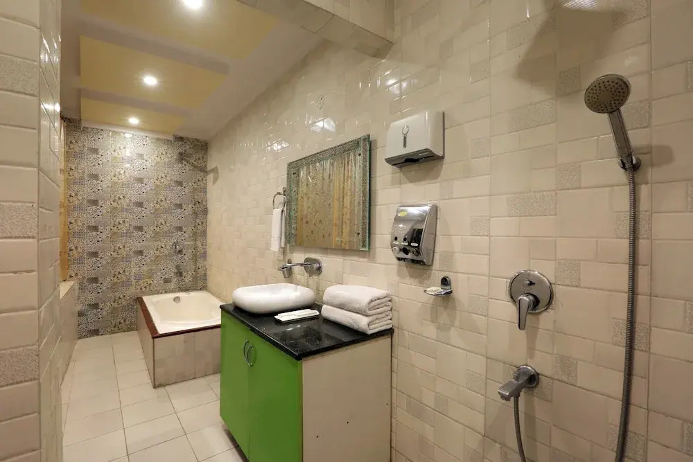 FabHotel Clink