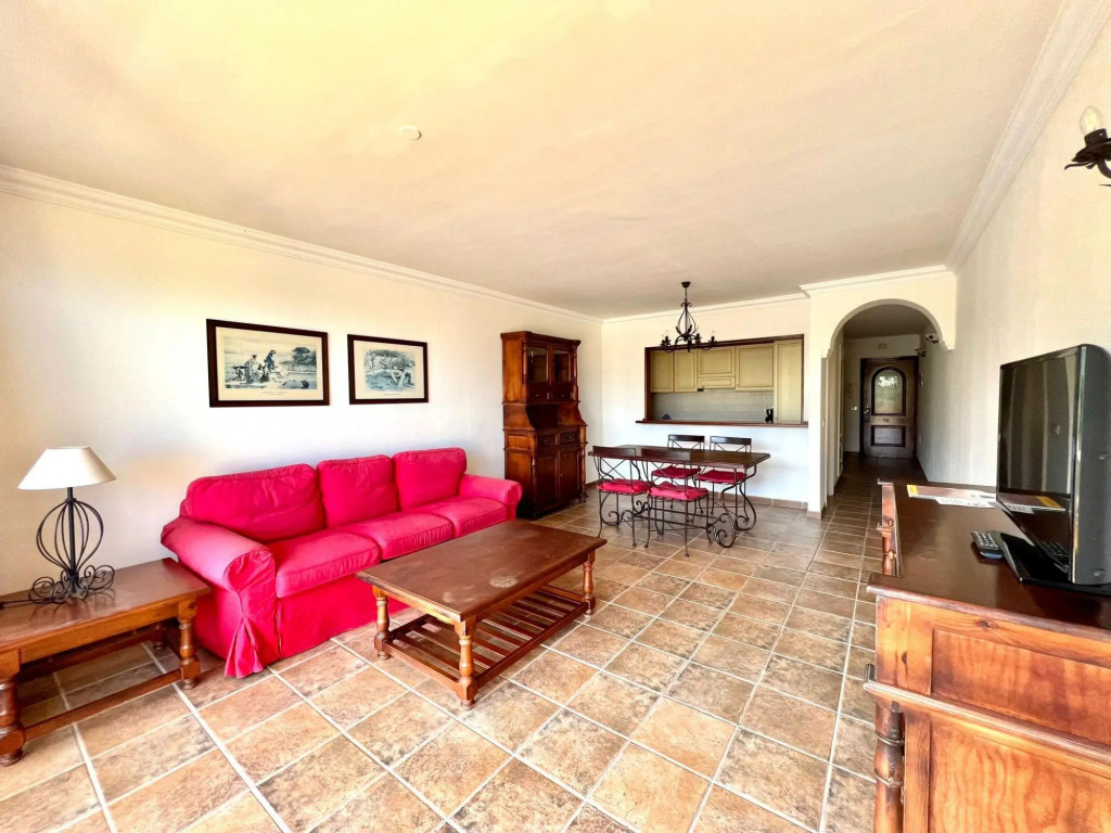 One bedroom, high floor, ocean views, pool