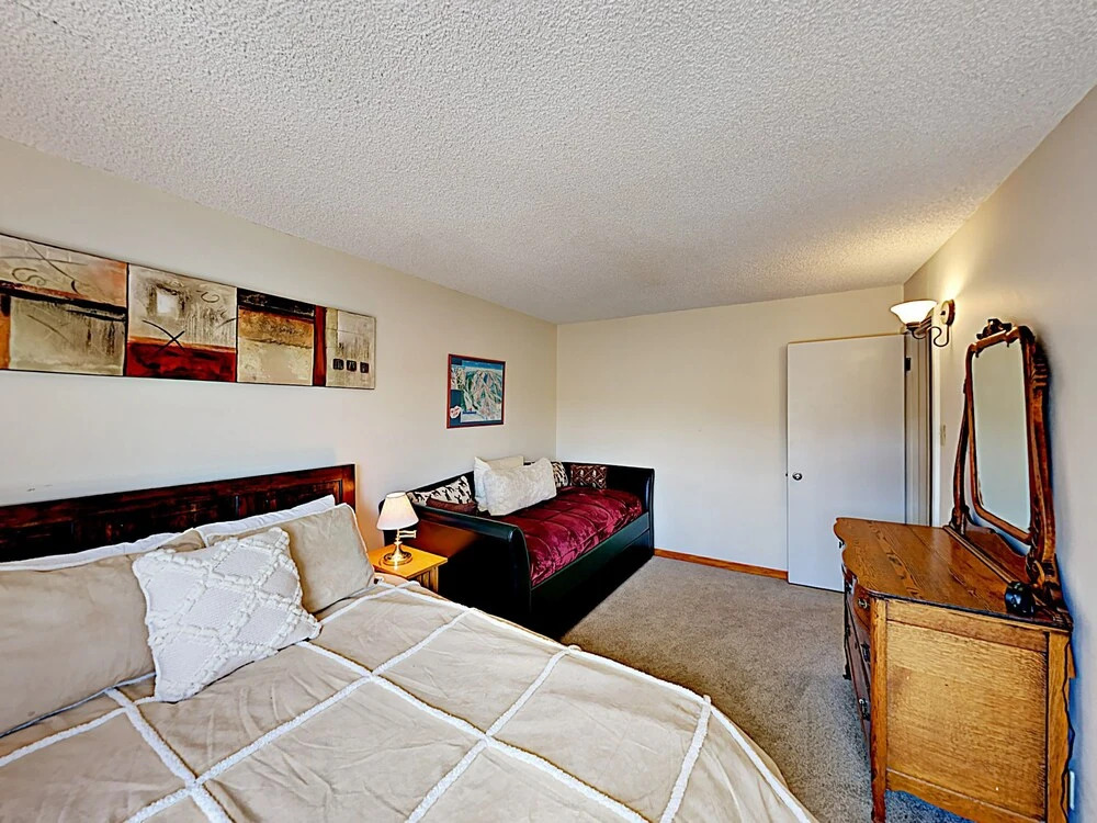 Ski Trail Apartment 2320 by RedAwning