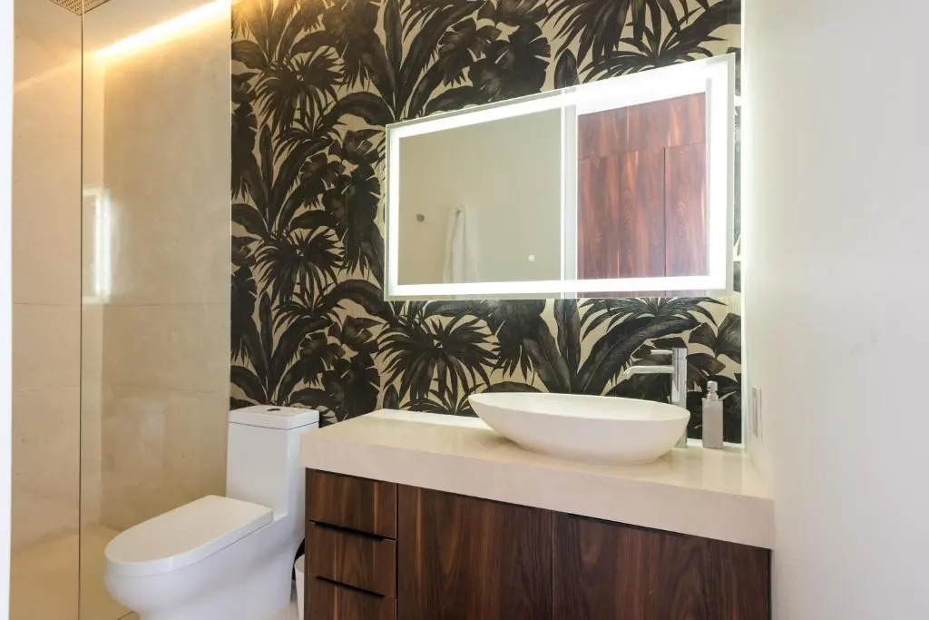 PIER 57 - 510 Luxury Rooftop 2 BR Condo in Romantic Zone