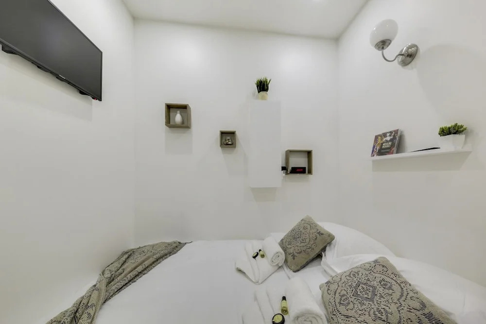 Pantheon - Lovely Flat