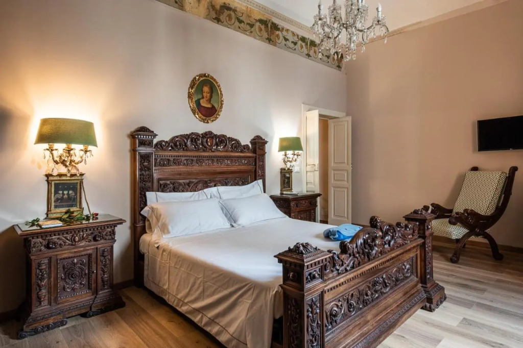 Palazzo Savino Southern Italian Lifestyle - Epoca Collection