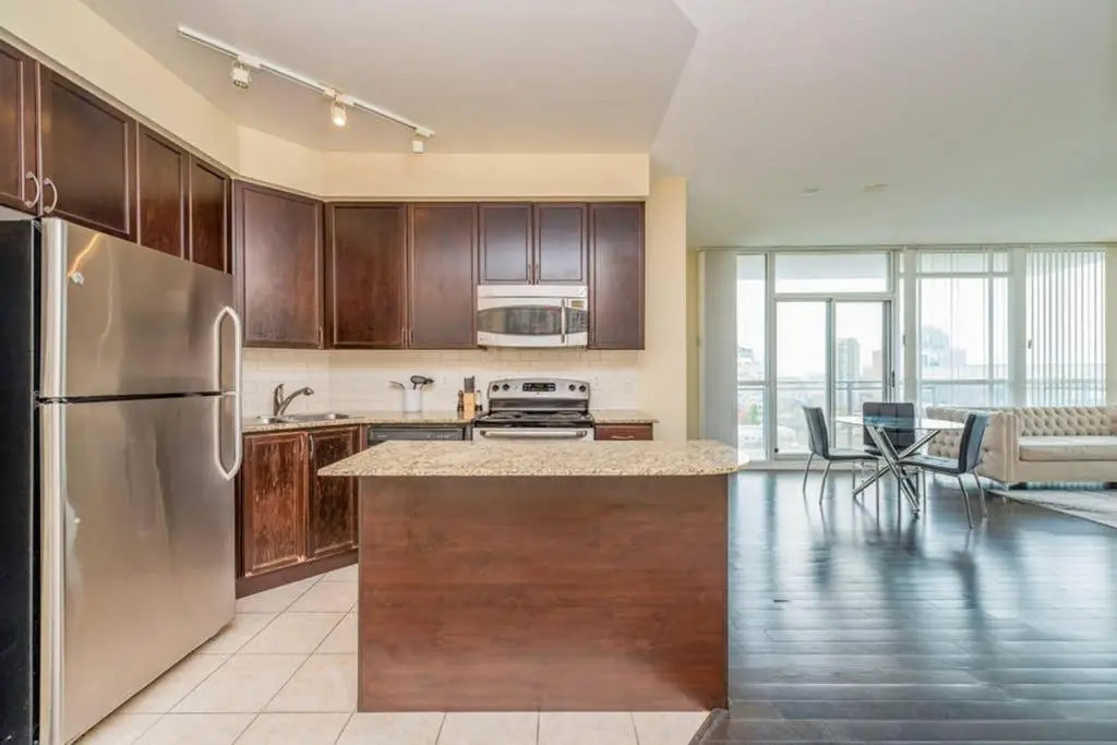 Panoramic View 2BR & 2BTH - Opp Square One Mall