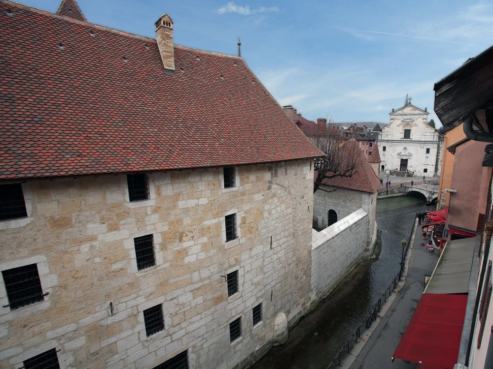 2 bd apartment with sauna- center Annecy
