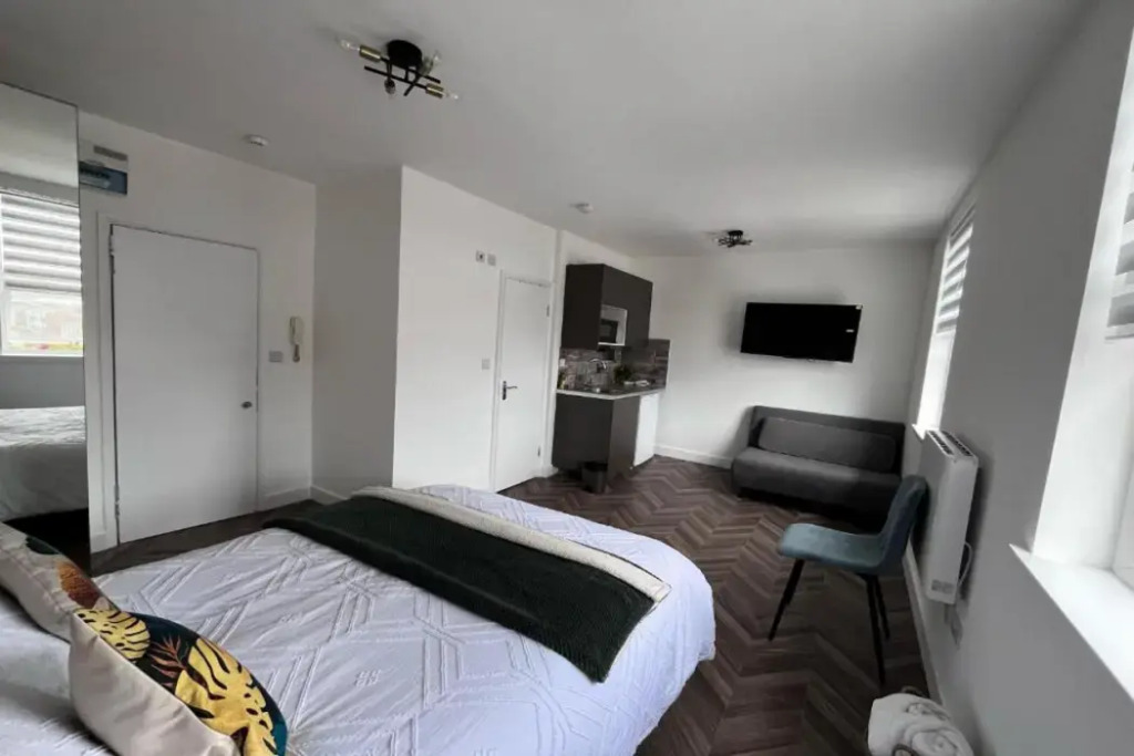 Dalston Luxe Studios, 10 minutes away from Liverpool Train Station
