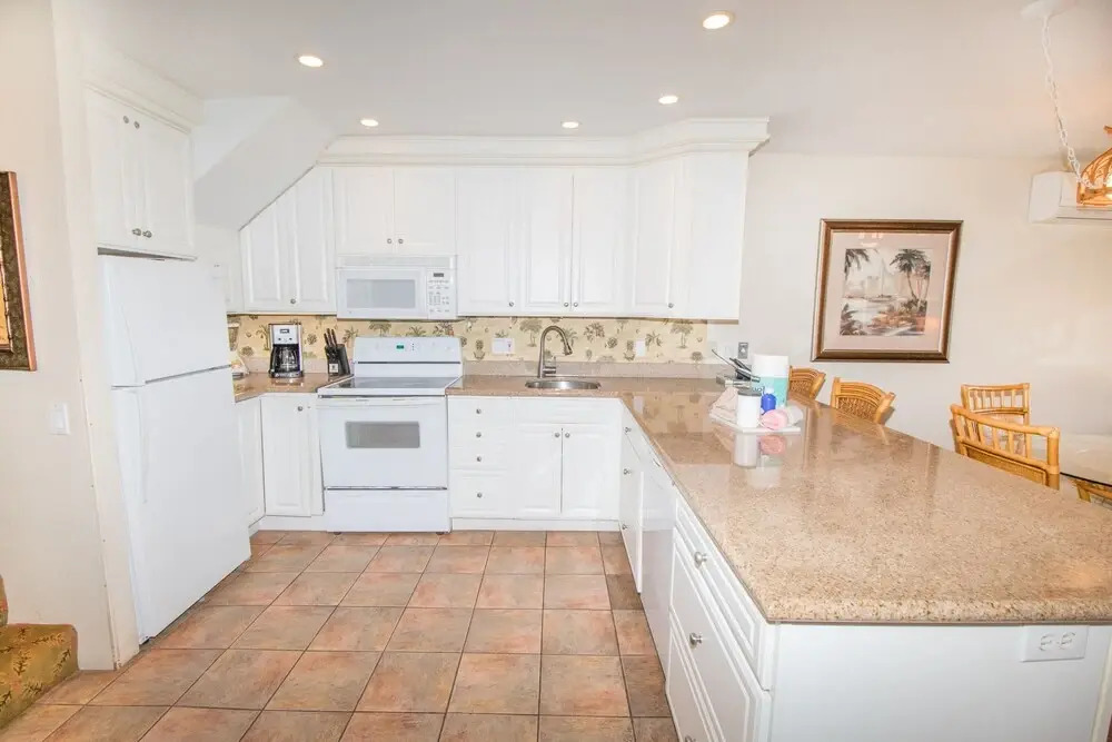 Kahana Sunset D8 2 Bedroom Condo by Redawning