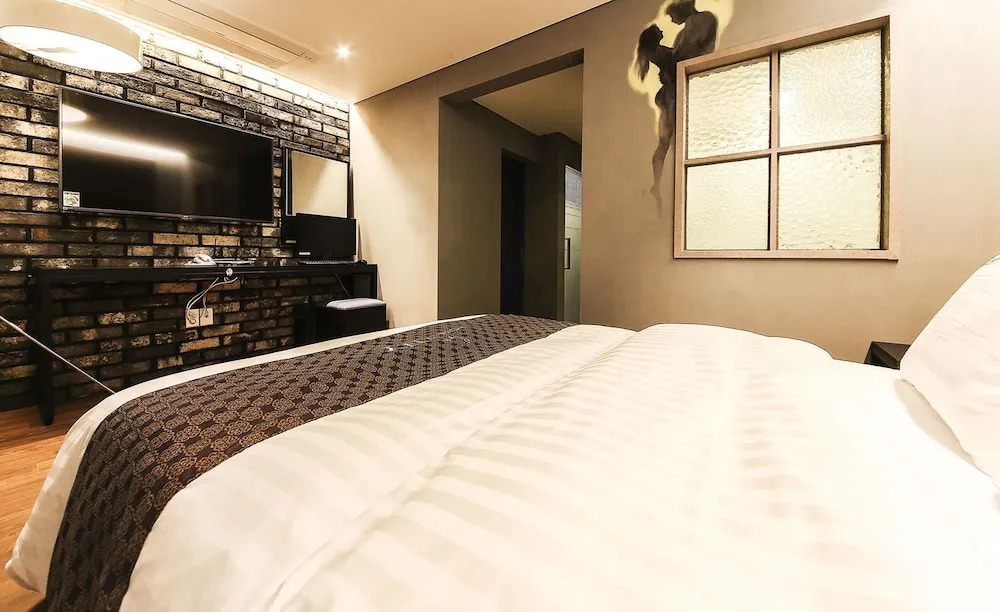 Yeongdeungpo Station New York Hotel