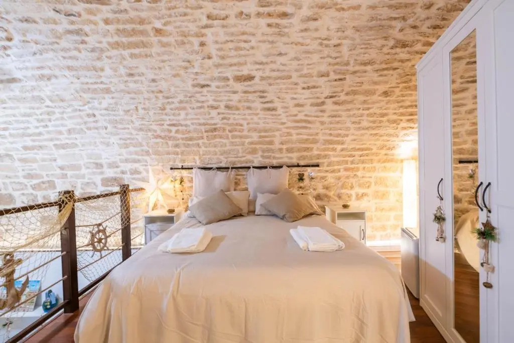 Sea front historic house in the heart of old town, inside torrione aragonese