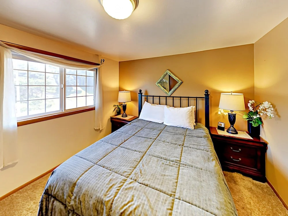 645 N Pacific St Townhouse Unit B 1 Bedroom 1 Bathroom Townhouse