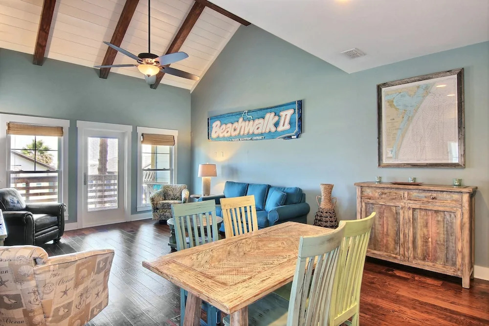 The Black Pearl 2 Bedrooms 2 Bathrooms Condo