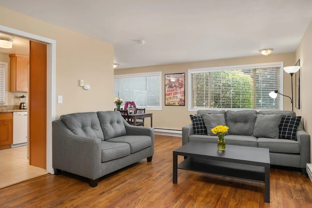 Seattle Vacation Home - Roy Street