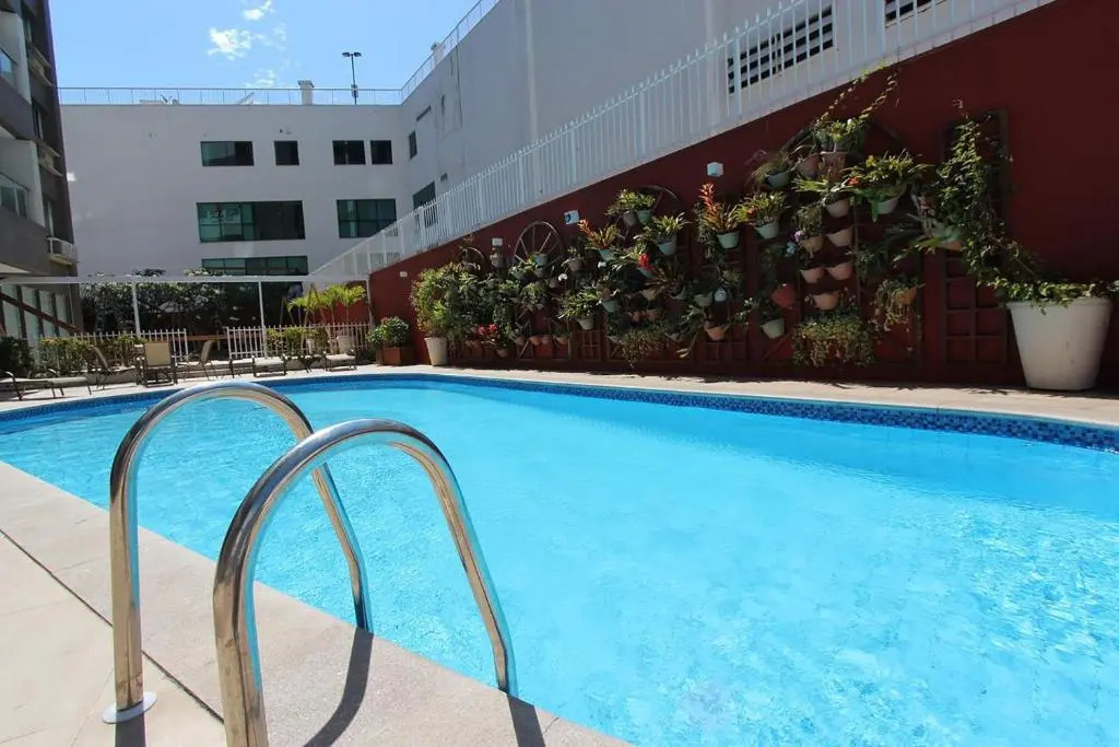 Leblon Flat 2 quartos varanda vista mar, piscina, sauna, e garagem WIFI 500M