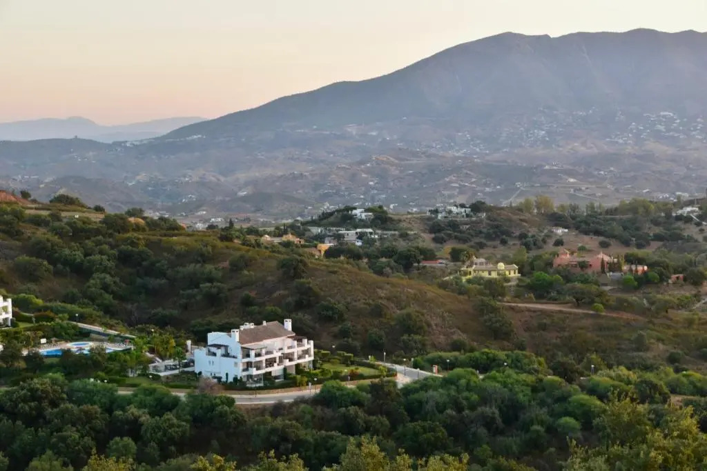 New Modern Villa Elviria, Mairena Pool BBQ&Views
