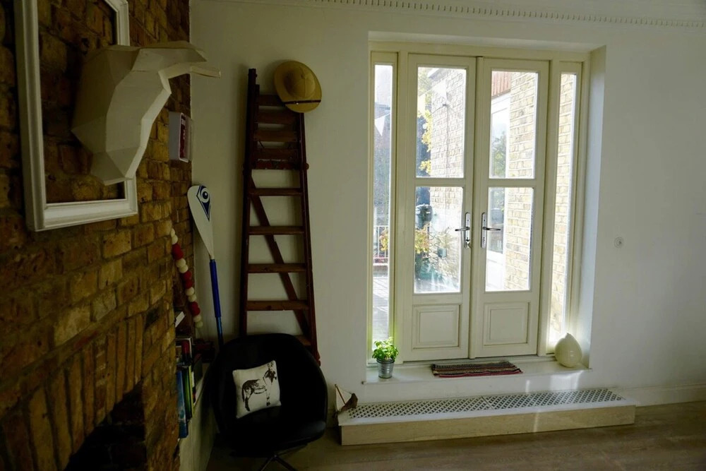 Beautiful Canalside 1-bedroom Flat With Terrace