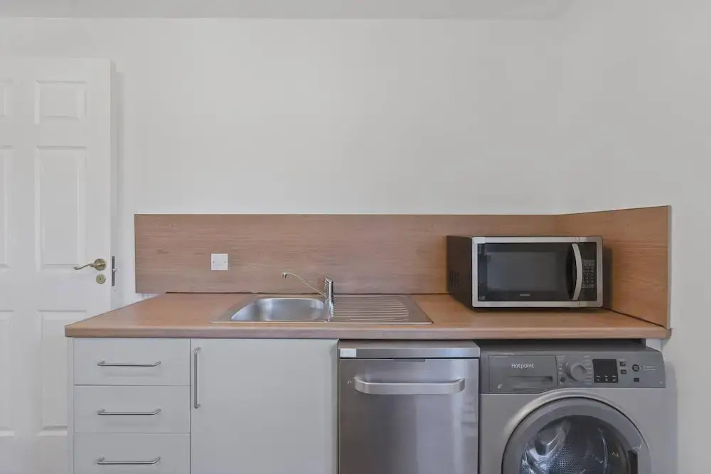 Cozy Edinburgh 2BR With CAR Parking