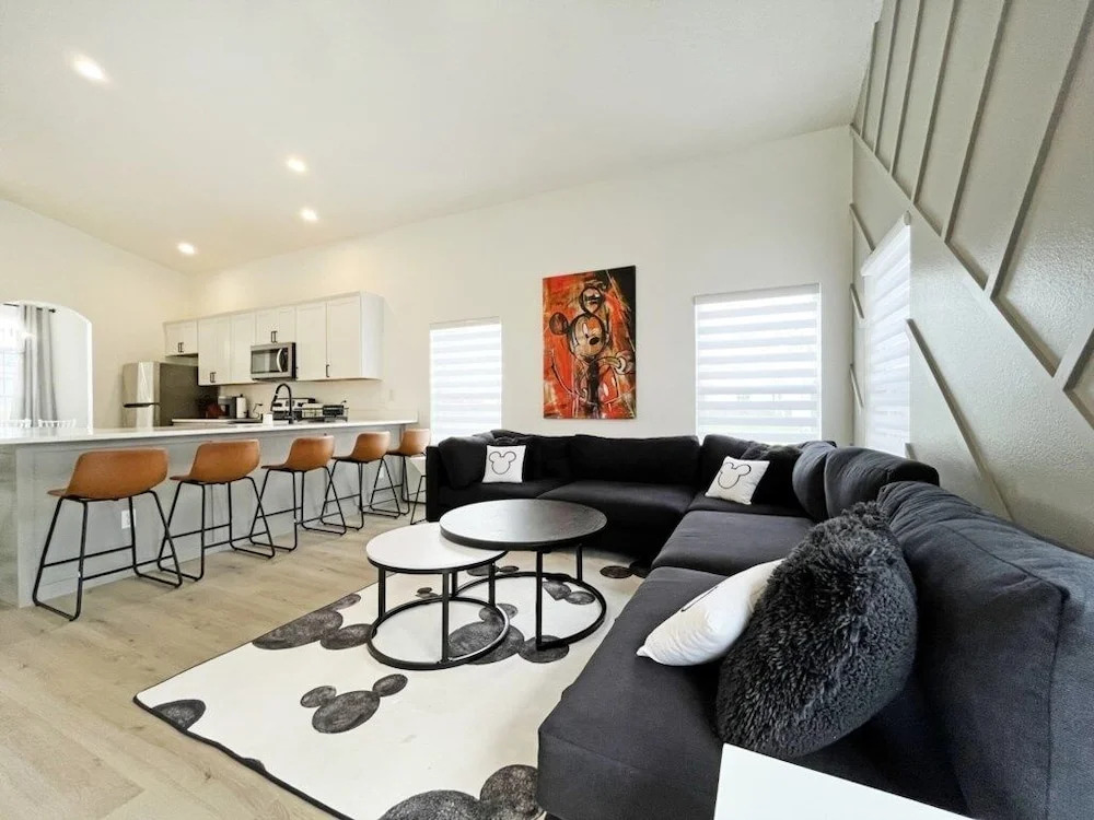 Spacious 6-bedroom Home in Hampton Lakes Perfect for Family Getaways!