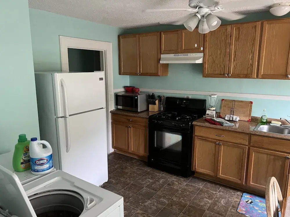Historic Beach Side Getaway - Pet Friendly, Wifi 3 Bedroom Cottage by RedAwning