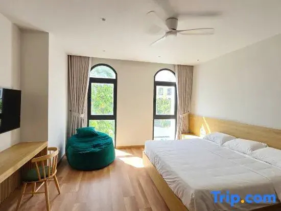 Les Amis Phu Quoc - Grand World whole house 18 pax, near the beach.