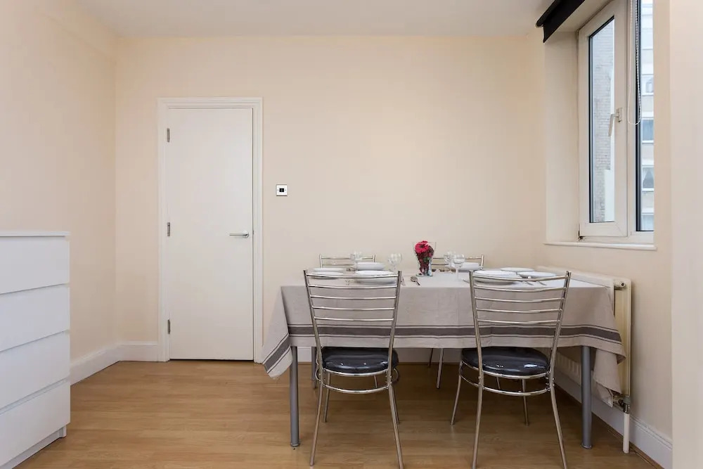 2 Bed Apartment In Kensington