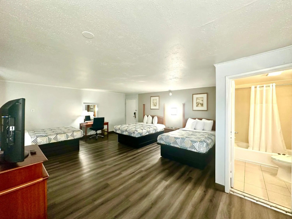 Red Carpet Inn - Stamford