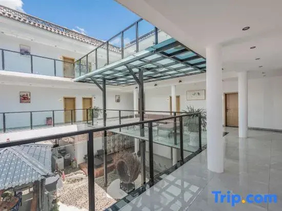 Jiuge Light Luxury Homestay(Dali Old City Erhai Store)