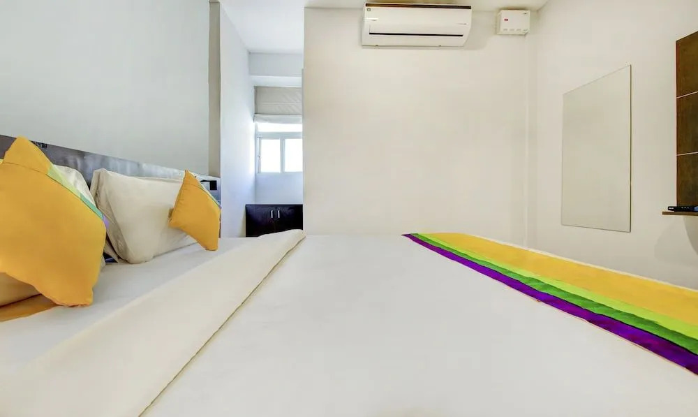 Hotel O S7
