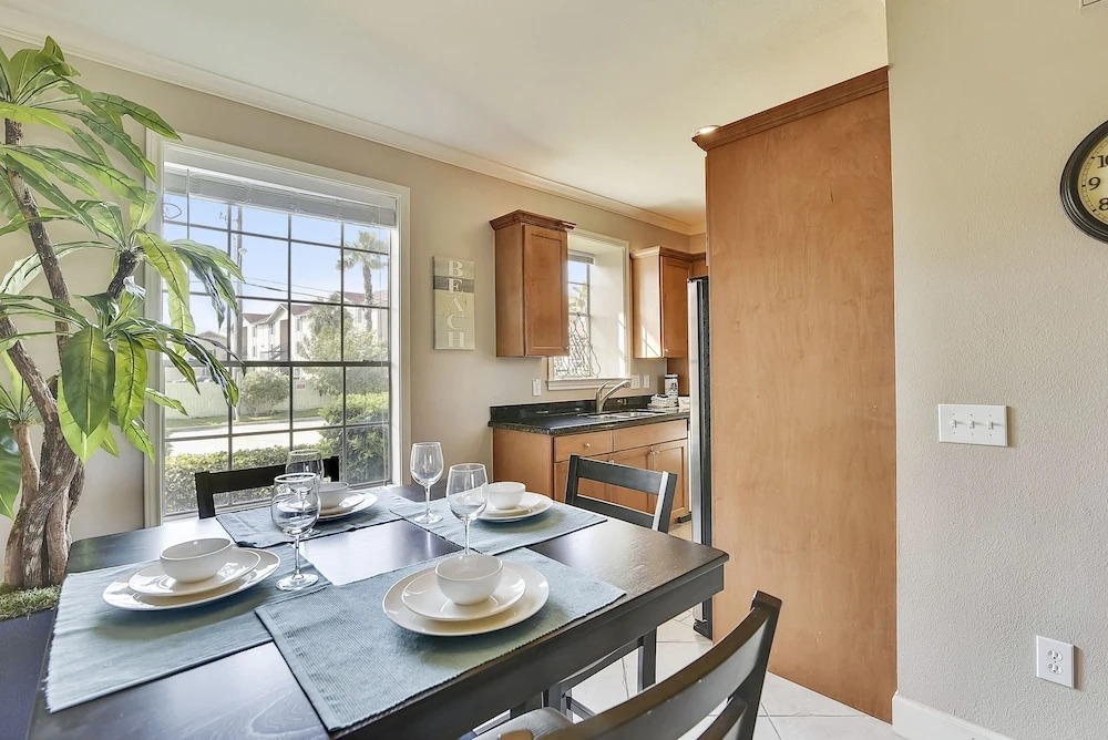 Dawn 813-Poolside Pleasure - 1 Br Condo