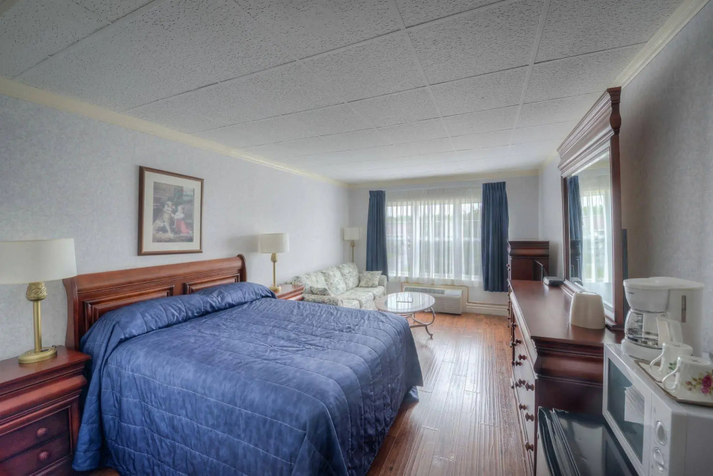 Claymore Inn and Suites