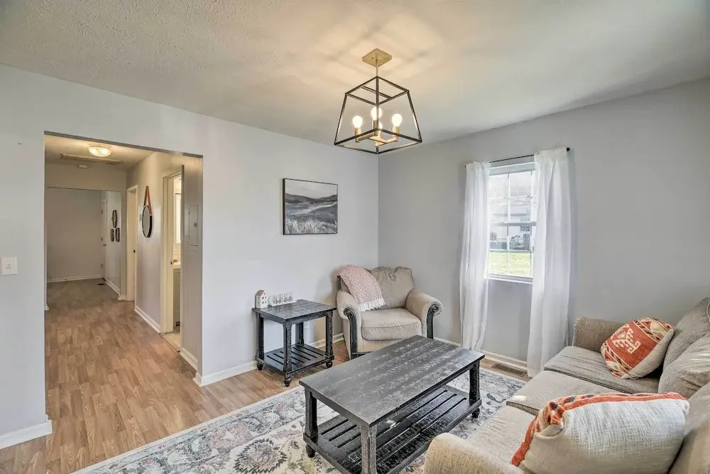 Pet-friendly Charleston Home w/ Fenced Yard!