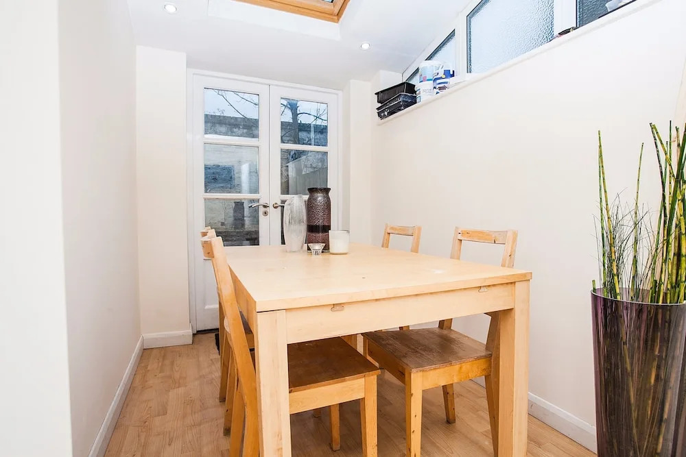 Modern & Spacious Home on Old Kent Road