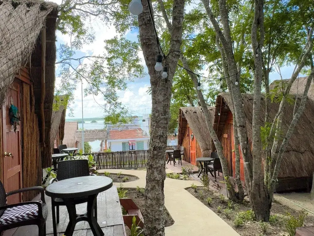 Hotel y Eco-Cabañas Azul María Bacalar