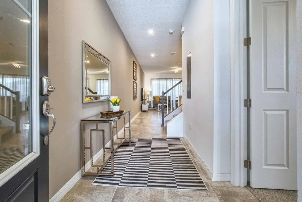 5 Bedrooms Townhome w- Splashpool - 8205SA 5 Townhouse by RedAwning