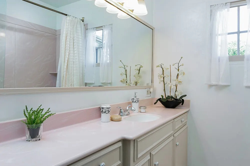 427 Santa Barbara (1655-159019) - 1 Br Hotel Room