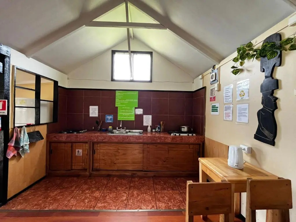 Camping Hostal Tipanie Moana Aeropuerto Centro