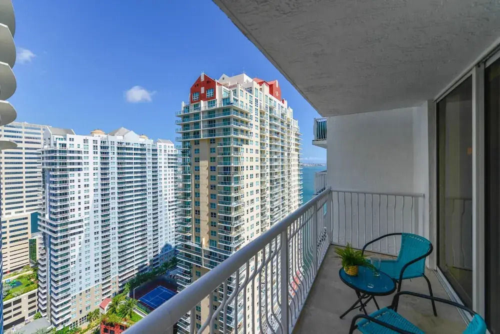 Stunning Apartment W pool & Gym- Parking