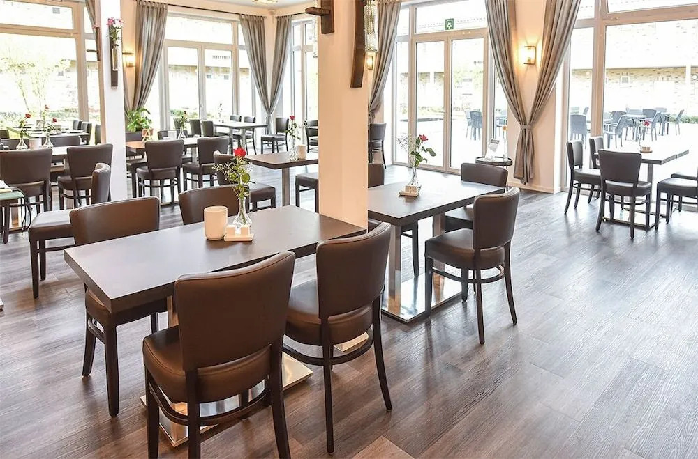 PRIMA Inn HOTEL & HOF NEURUPPIN - digitales & rezeptionsloses Motel