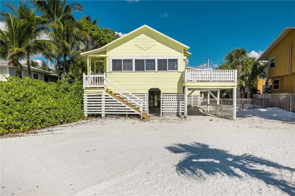 Gulf Pearl, 2 Bedrooms, Beach Front, Gas Grill, Sleeps 7