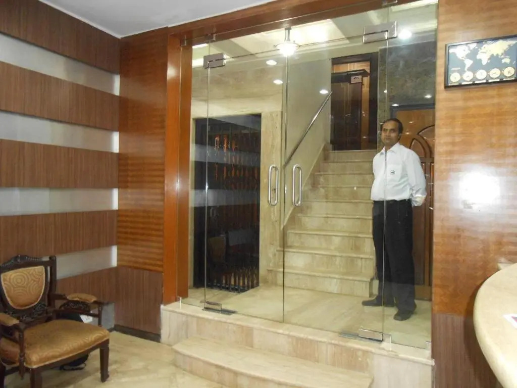 FabHotel Gulshan International - Nr Peter Cat Park Street