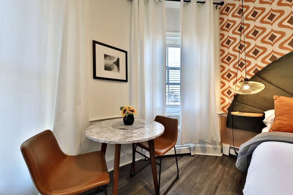 Large, Modern Studio!