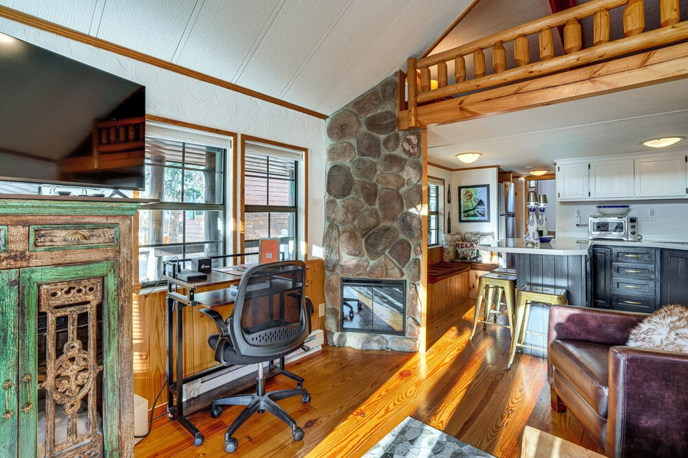4 Mi to Slopes! Breck Mtn Base w/ Hot Tub Access