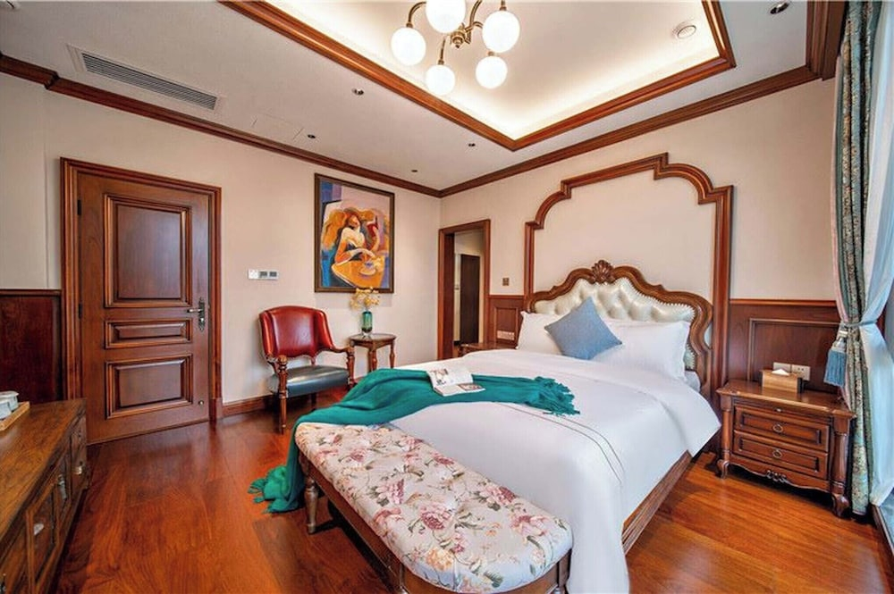 Yangshuo Fadai overhanging hot spring light luxury hotel