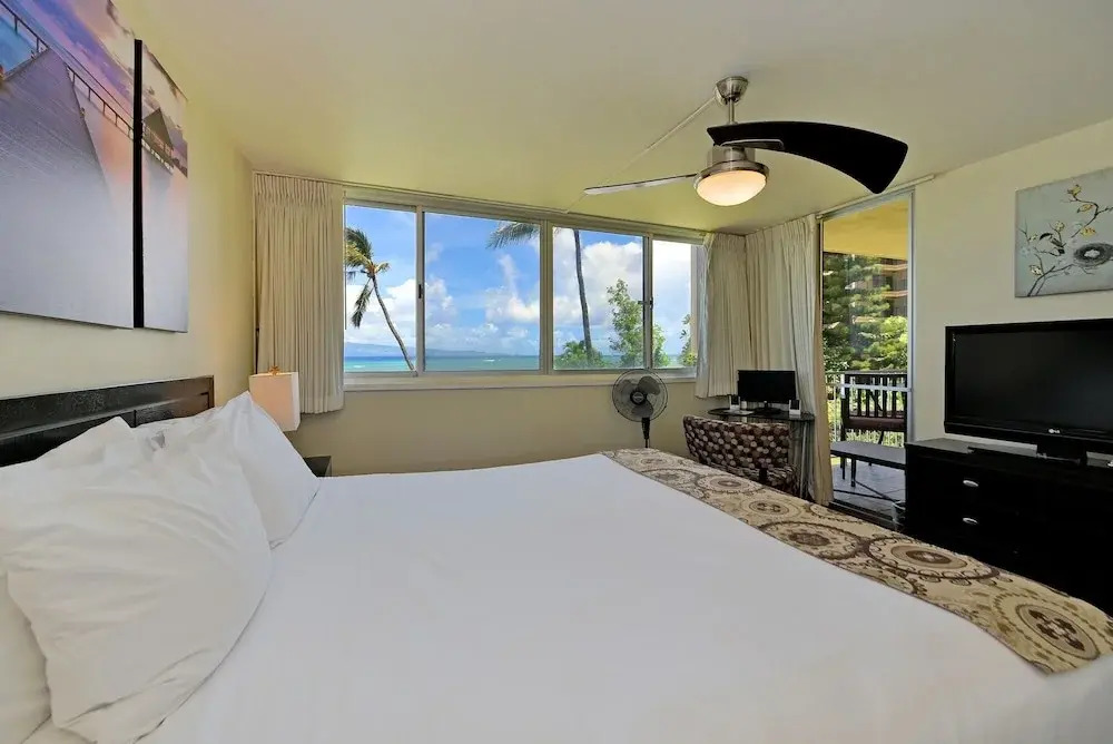 Royal Kahana #209 1 Bedroom Condo by RedAwning